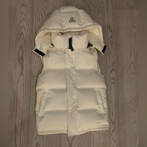 Aritzia Super Puff vest